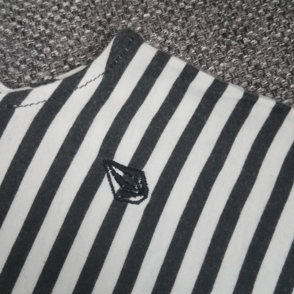 Volcom top - Picture 4 of 4